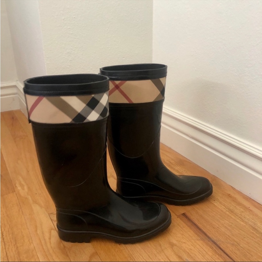 Burberry boots